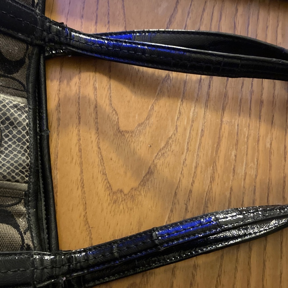 Coach Signature Canvas Tote pocketbook - Picture 13 of 15